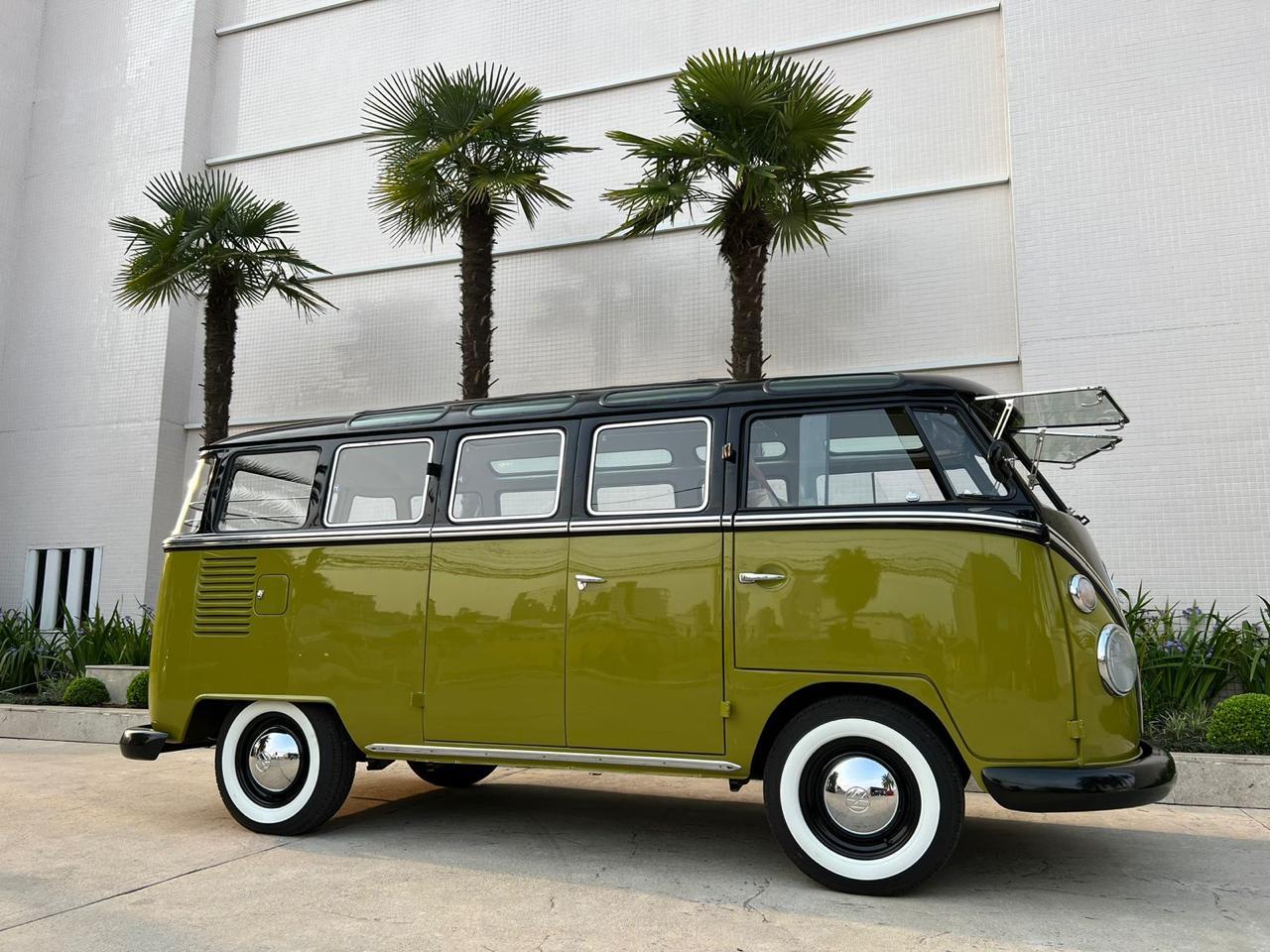Volkswagen-Bus-1975-GreenBlack-Plaid-11