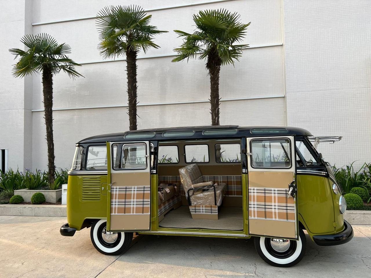 Volkswagen-Bus-1975-GreenBlack-Plaid-13