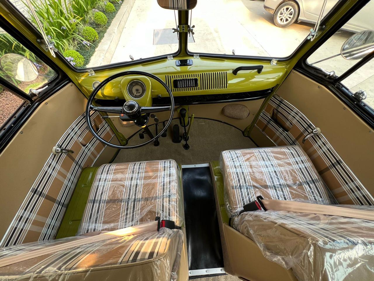Volkswagen-Bus-1975-GreenBlack-Plaid-14