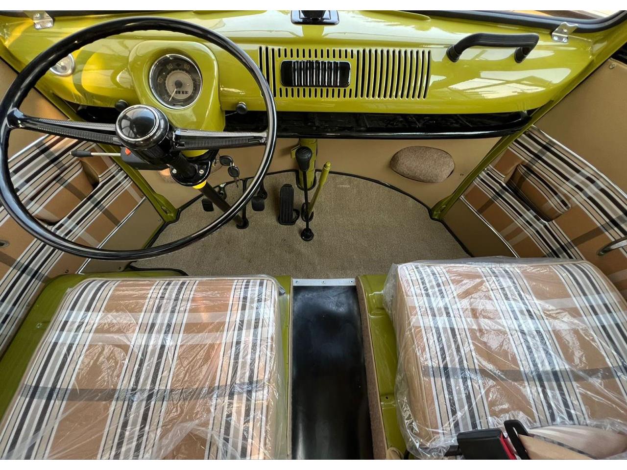 Volkswagen-Bus-1975-GreenBlack-Plaid-15