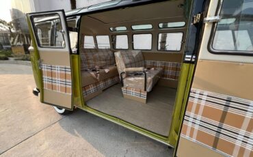 Volkswagen-Bus-1975-GreenBlack-Plaid-16