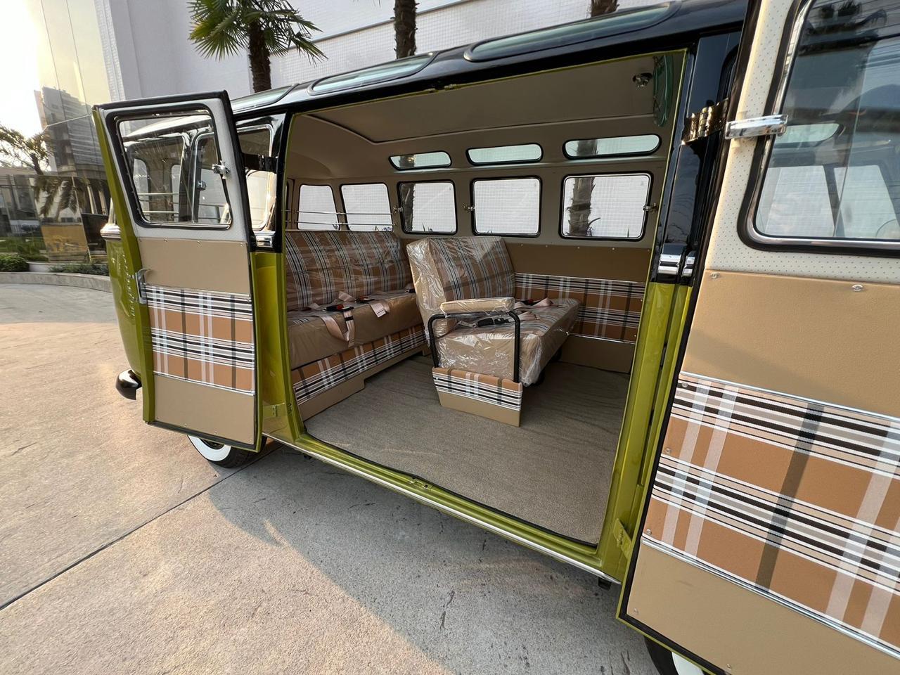 Volkswagen-Bus-1975-GreenBlack-Plaid-16