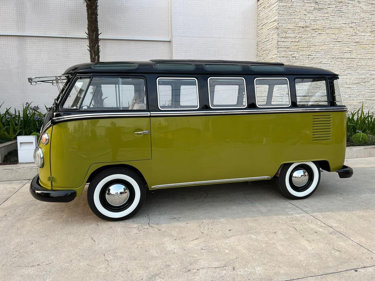 Volkswagen-Bus-1975-GreenBlack-Plaid-2