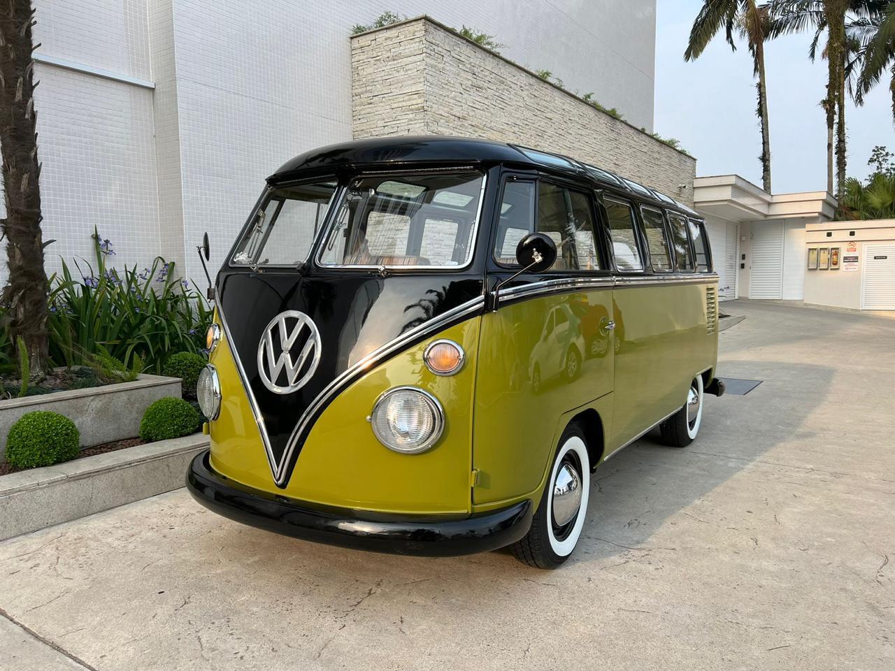 Volkswagen-Bus-1975-GreenBlack-Plaid-20