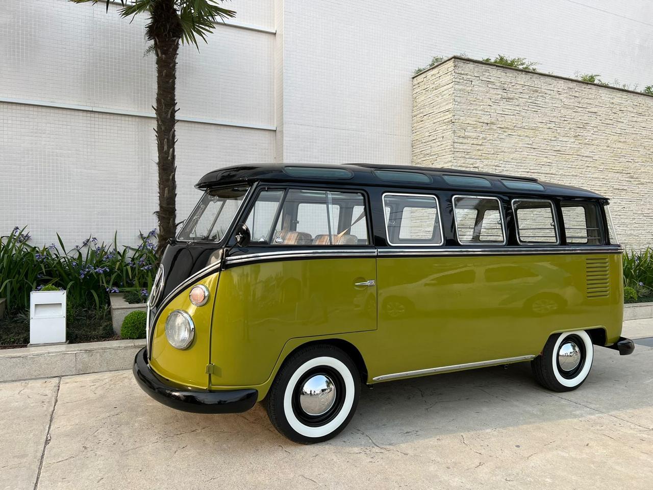 Volkswagen-Bus-1975-GreenBlack-Plaid-3