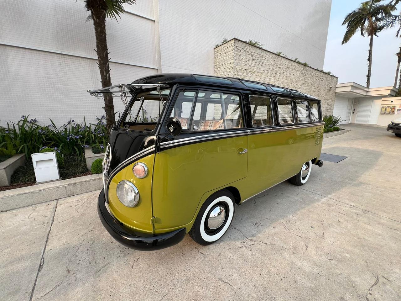 Volkswagen-Bus-1975-GreenBlack-Plaid-4