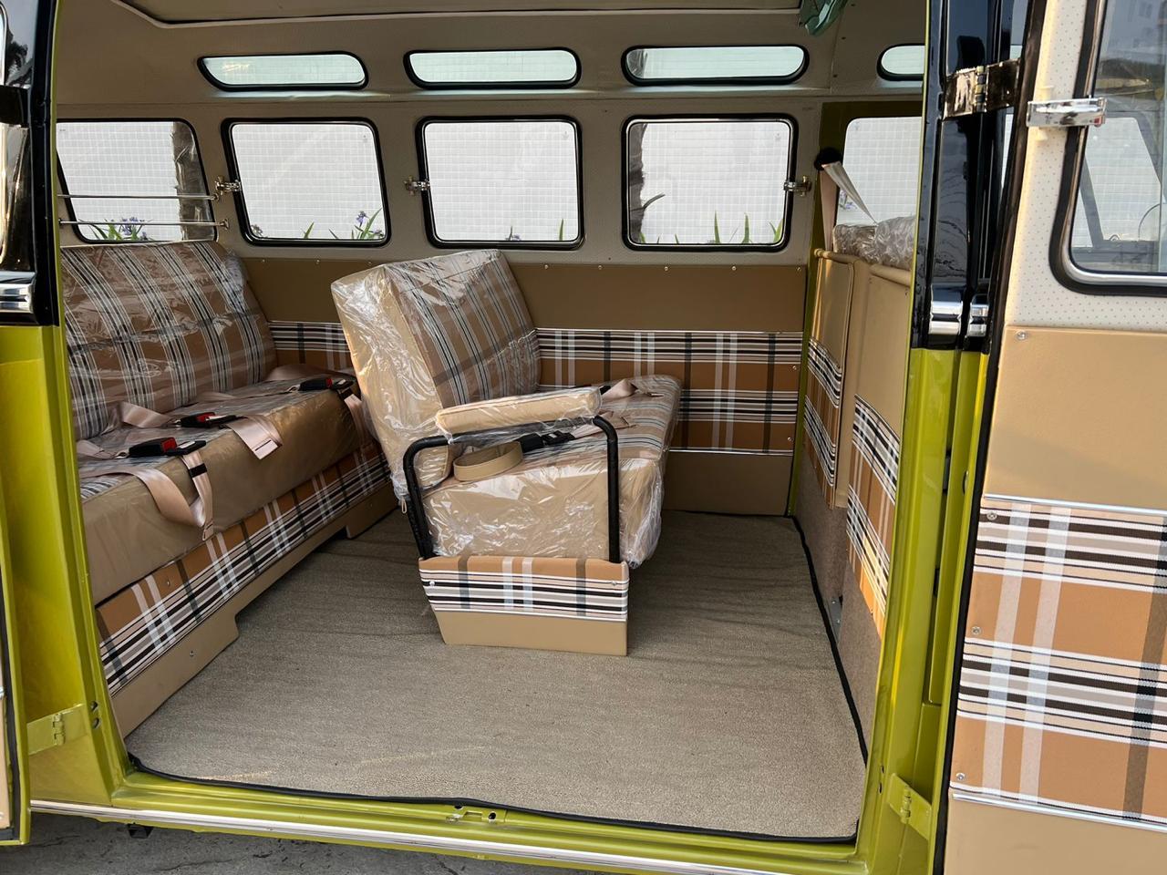 Volkswagen-Bus-1975-GreenBlack-Plaid-5