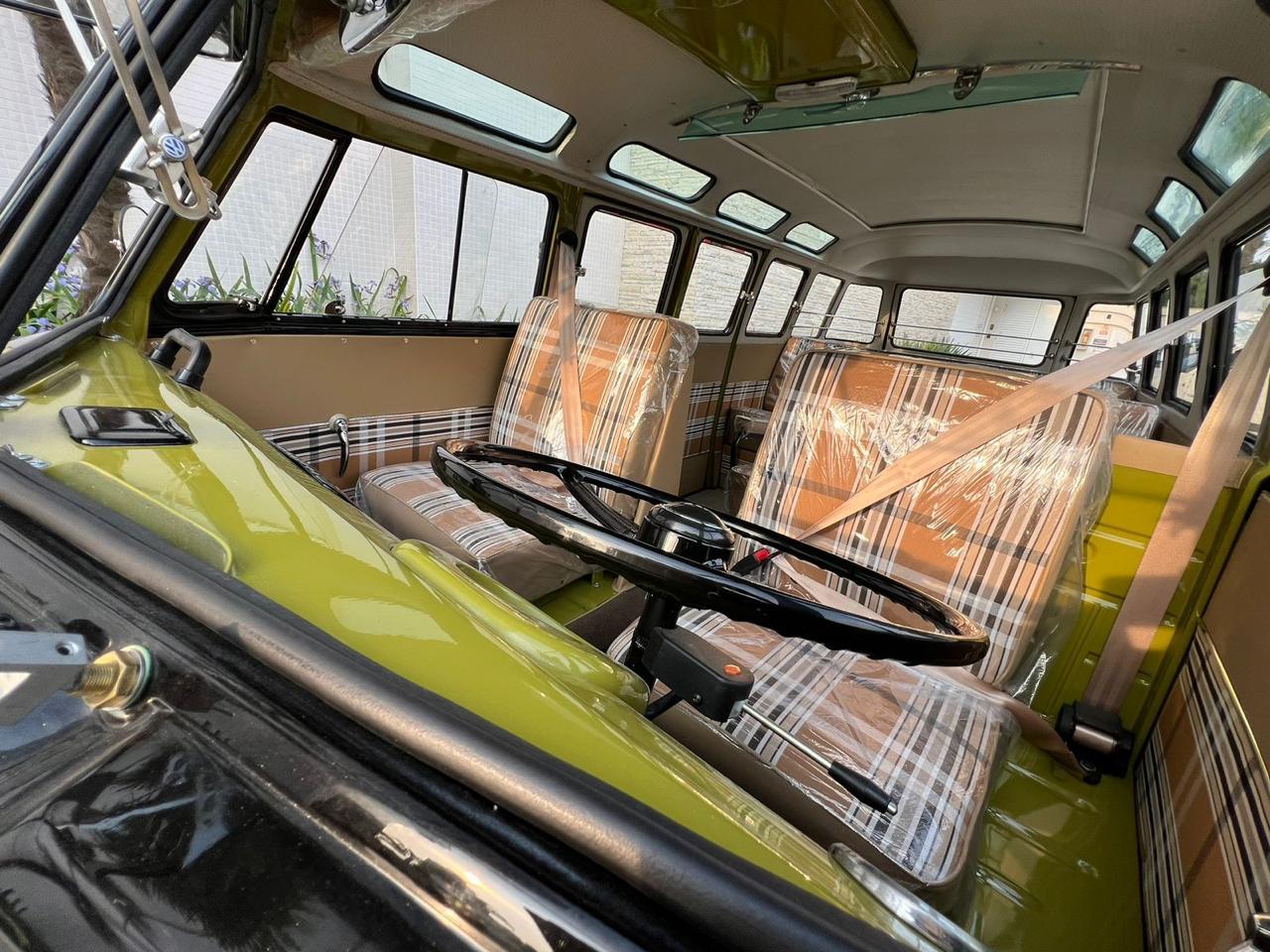 Volkswagen-Bus-1975-GreenBlack-Plaid-8