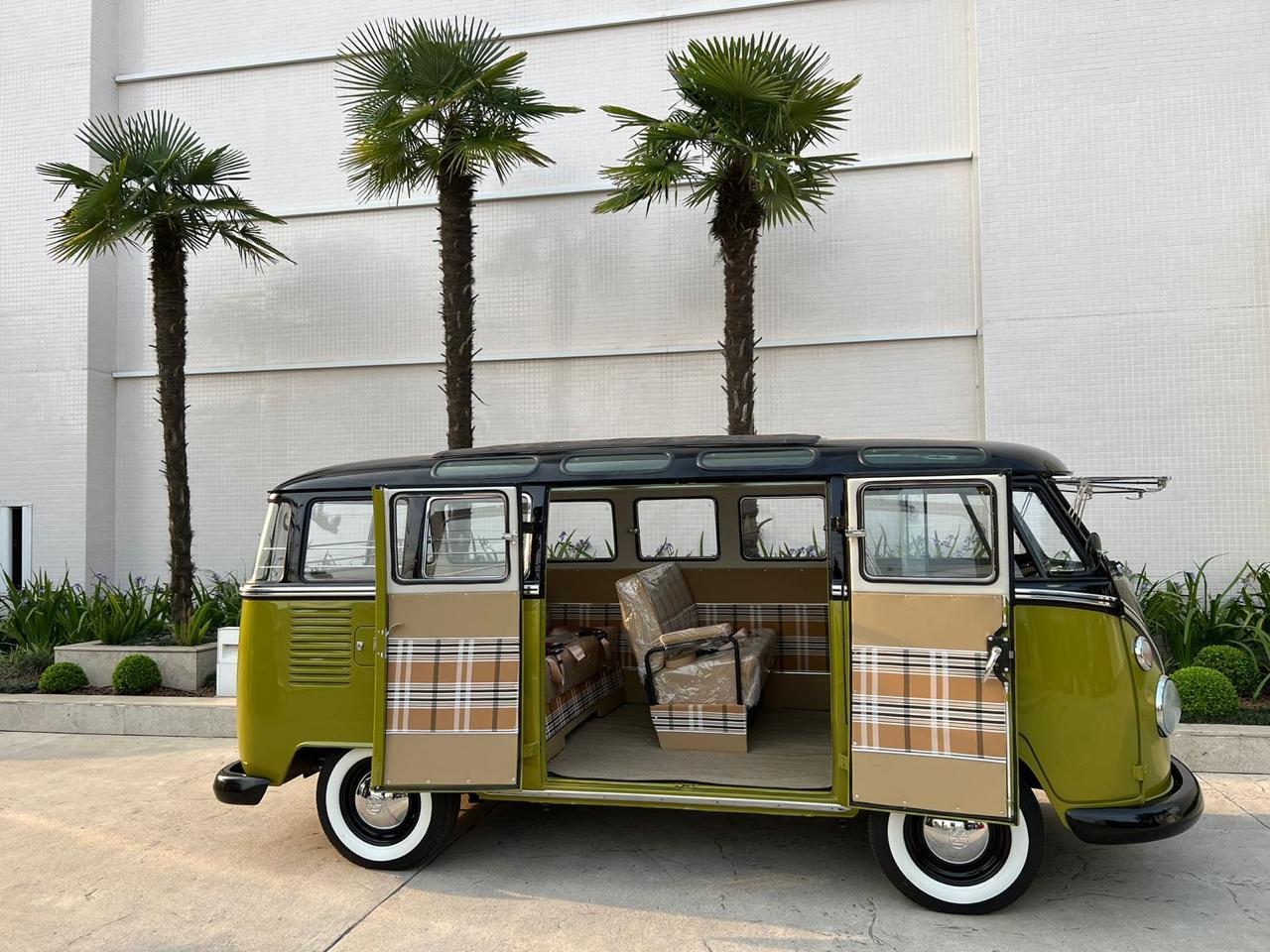 Volkswagen-Bus-1975-GreenBlack-Plaid-9