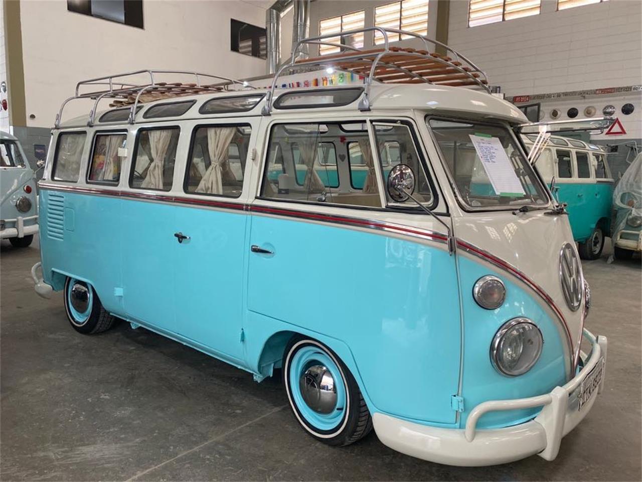 Volkswagen-Bus-1975-Turquoise-amp-White-Tan-1