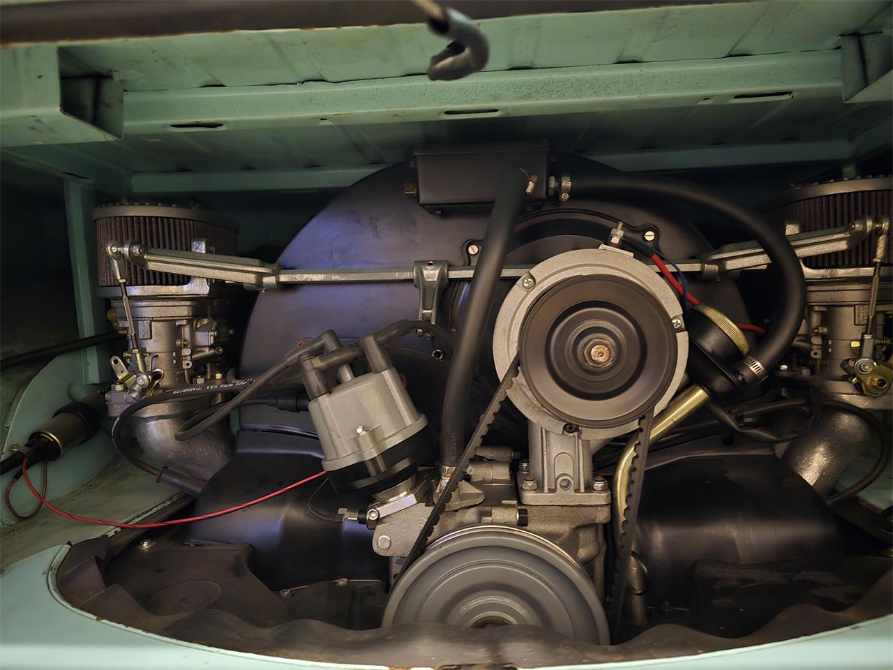 Volkswagen-Bus-1975-Turquoise-amp-White-Tan-12