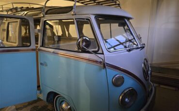 Volkswagen-Bus-1975-Turquoise-amp-White-Tan-6