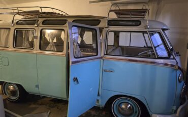 Volkswagen-Bus-1975-Turquoise-amp-White-Tan-7