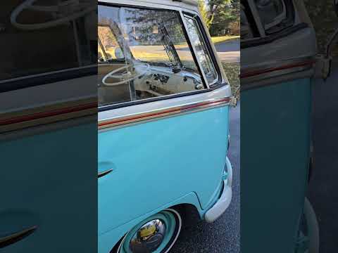 Volkswagen-Bus-1975-Turquoise-amp-White-Tan