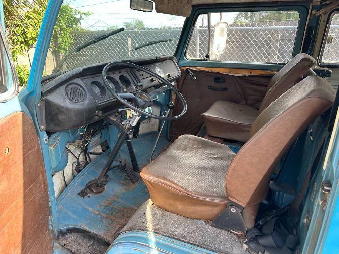 Volkswagen-Bus-1977-Blue-10