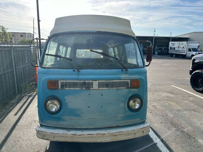 Volkswagen-Bus-1977-Blue-16
