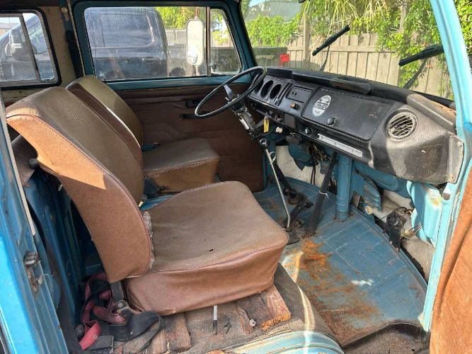 Volkswagen-Bus-1977-Blue-2