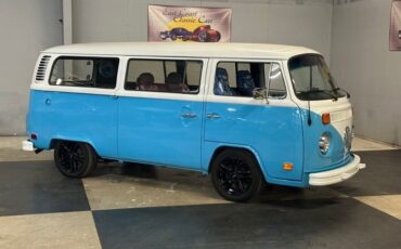 Volkswagen-Bus-1977-Blue-White-Gray-1