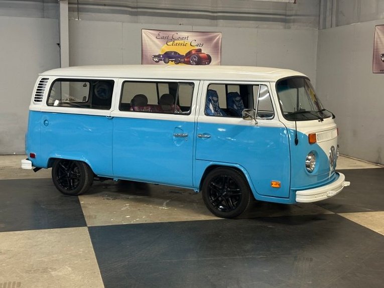 Volkswagen-Bus-1977-Blue-White-Gray-1
