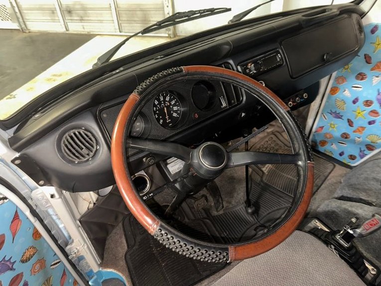 Volkswagen-Bus-1977-Blue-White-Gray-15