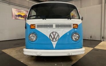 Volkswagen-Bus-1977-Blue-White-Gray-18