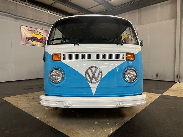 Volkswagen-Bus-1977-Blue-White-Gray-18