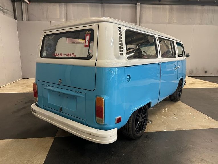 Volkswagen-Bus-1977-Blue-White-Gray-19