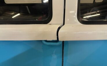 Volkswagen-Bus-1977-Blue-White-Gray-21