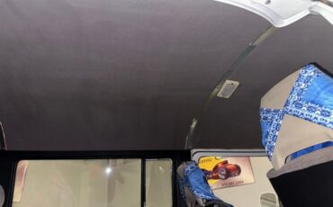 Volkswagen-Bus-1977-Blue-White-Gray-28