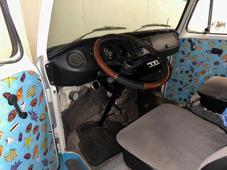 Volkswagen-Bus-1977-Blue-White-Gray-29