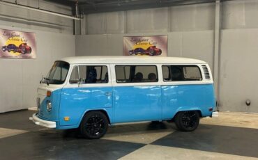 Volkswagen-Bus-1977-Blue-White-Gray-35