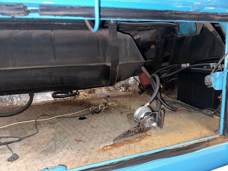 Volkswagen-Bus-1977-Blue-White-Gray-4