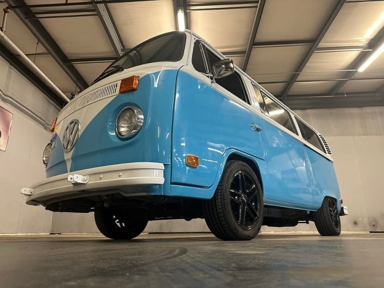 Volkswagen-Bus-1977-Blue-White-Gray-6