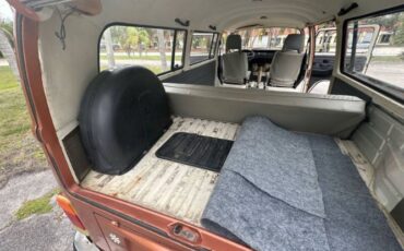 Volkswagen-Bus-1977-Cinnamon-Gray-11