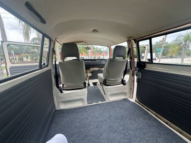 Volkswagen-Bus-1977-Cinnamon-Gray-12