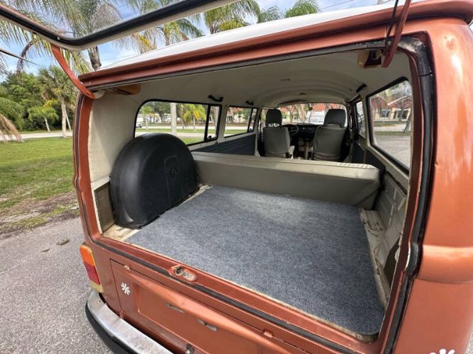 Volkswagen-Bus-1977-Cinnamon-Gray-14