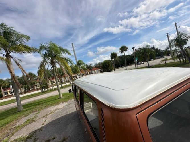 Volkswagen-Bus-1977-Cinnamon-Gray-15