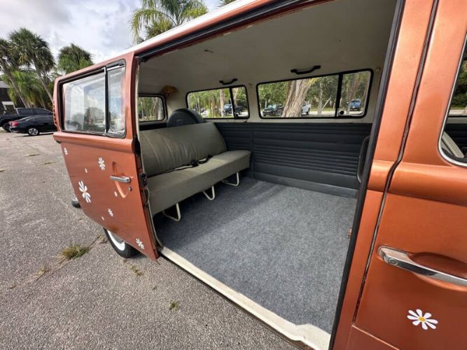 Volkswagen-Bus-1977-Cinnamon-Gray-17