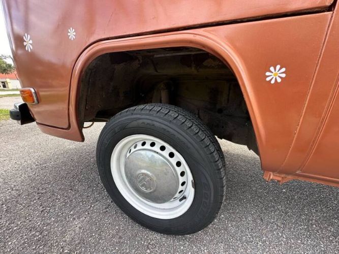 Volkswagen-Bus-1977-Cinnamon-Gray-21