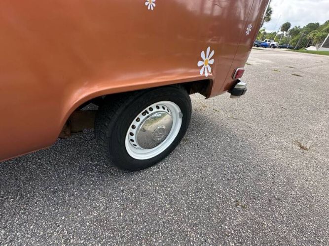 Volkswagen-Bus-1977-Cinnamon-Gray-22