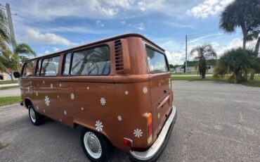 Volkswagen-Bus-1977-Cinnamon-Gray-23