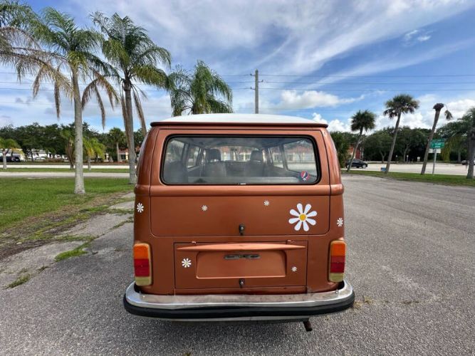 Volkswagen-Bus-1977-Cinnamon-Gray-24