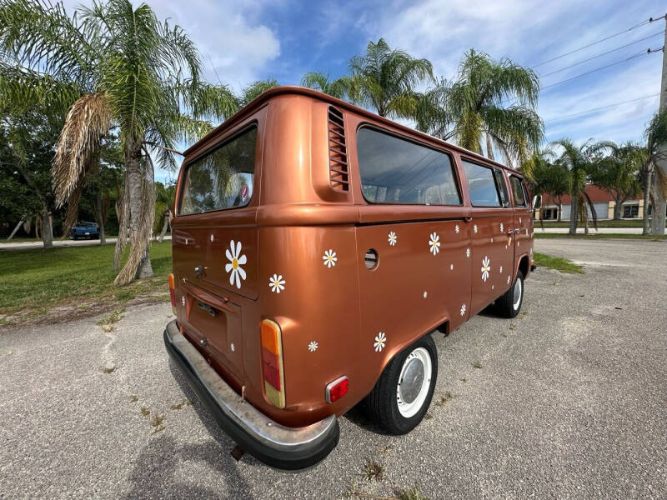 Volkswagen-Bus-1977-Cinnamon-Gray-25