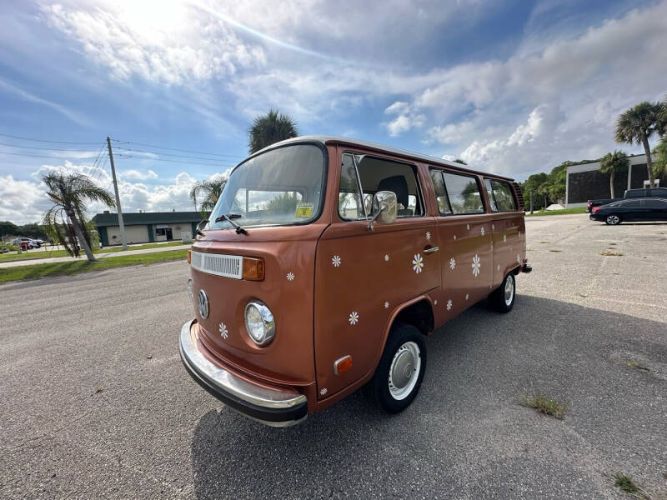 Volkswagen-Bus-1977-Cinnamon-Gray-28