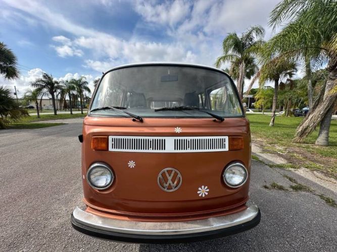 Volkswagen-Bus-1977-Cinnamon-Gray-29