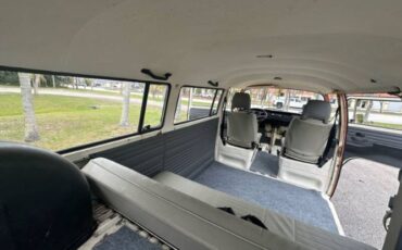 Volkswagen-Bus-1977-Cinnamon-Gray-5