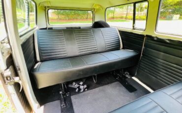 Volkswagen-Bus-1977-Two-Tone-RedWhite-10