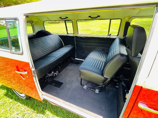 Volkswagen-Bus-1977-Two-Tone-RedWhite-11