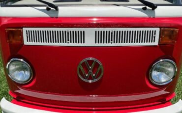 Volkswagen-Bus-1977-Two-Tone-RedWhite-15