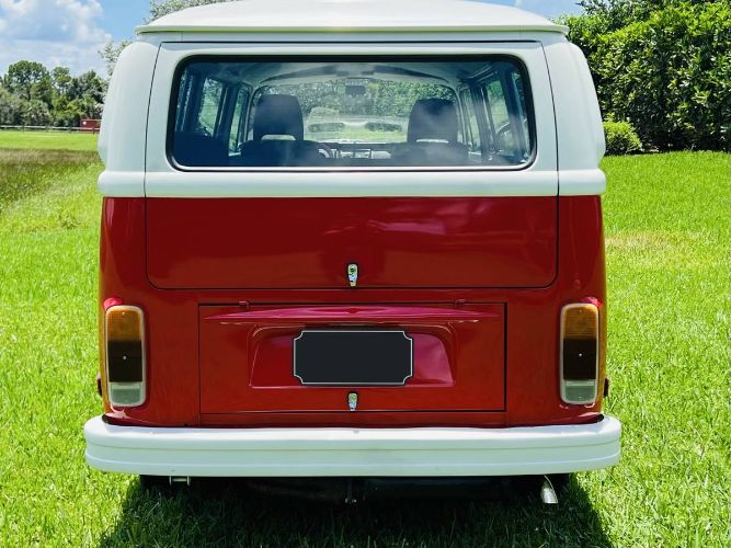 Volkswagen-Bus-1977-Two-Tone-RedWhite-18